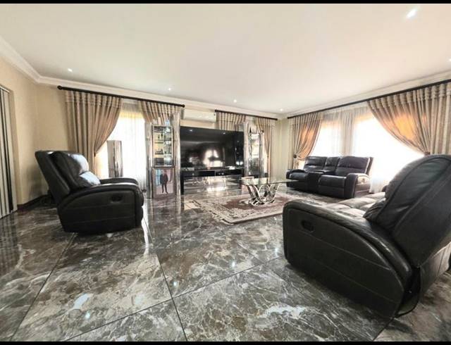 3 BEDROOM CLUSTER FOR SALE IN NEWMARKET